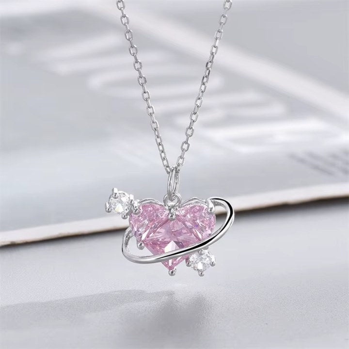 Cosmo Amor — Collar Corazón con Anillo Planetario